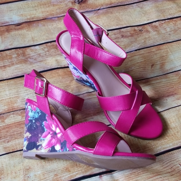 Avon Shoes - Pink Floral Wedge Sandals, Avon, Size 8, NWT